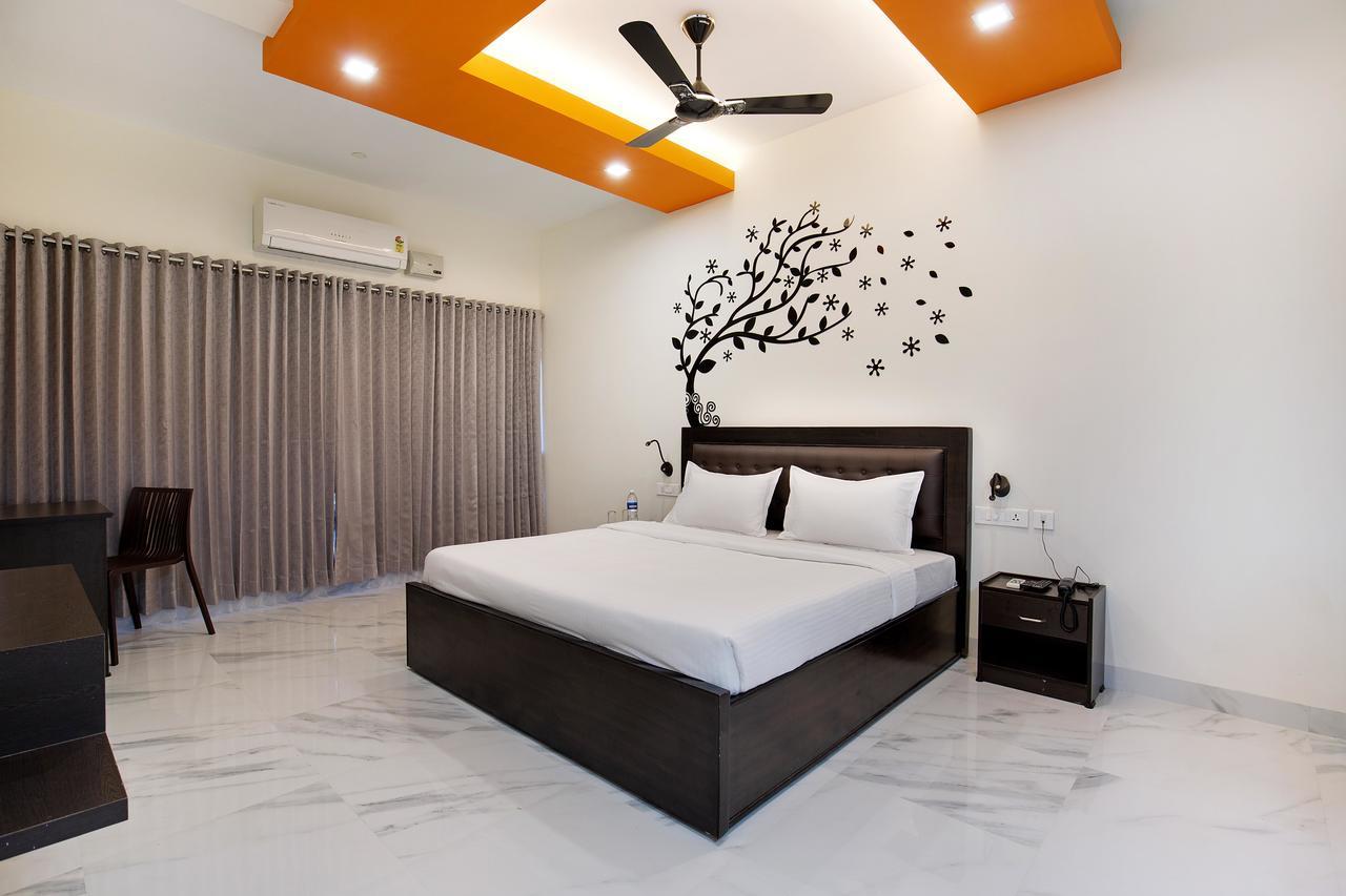 Crystal Lake Suites Coimbatore Dış mekan fotoğraf